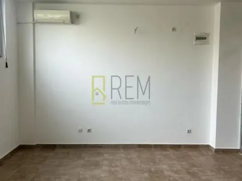 Prodaja, poslovni prostor, 24m², Pobrežje, Podgorica - image 2