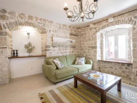 Prodaja, trosoban stan, 80m², Prčanj, Kotor - image 12