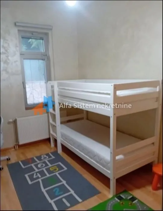 Izdavanje, trosoban stan, 98m², Savski Venac, Beograd