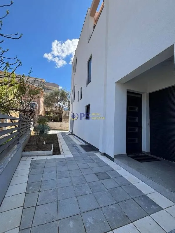Prodaja, kuća, 400m², Bar, Crna Gora