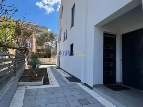 Prodaja, kuća, 400m², Bar, Crna Gora - image 11
