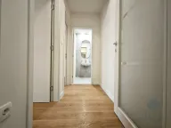 Izdavanje, poslovni prostor, 70m², Central Point, Podgorica - image 8