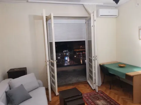 Living room with access to a balcony. - image 4