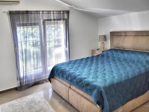Izdavanje, trosoban stan, 150m², Pržno, Budva - image 3