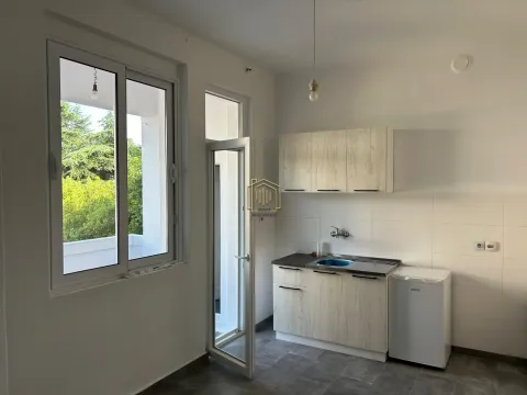 Izdavanje, dvosoban stan, 69m², Centar, Podgorica - image 5