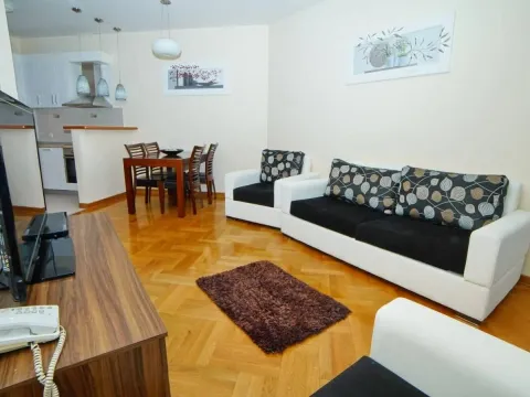 Izdavanje, jednosoban stan, 58m², Centar, Bar - image 6