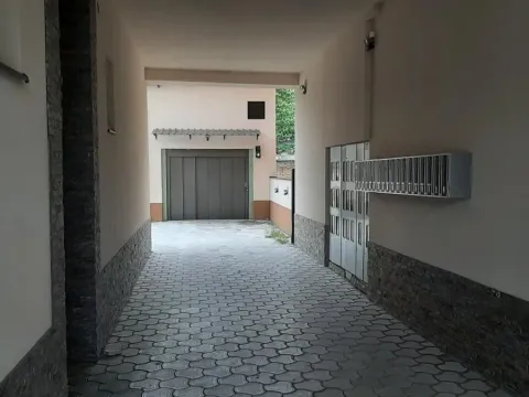 Parking garaža in Podbara
