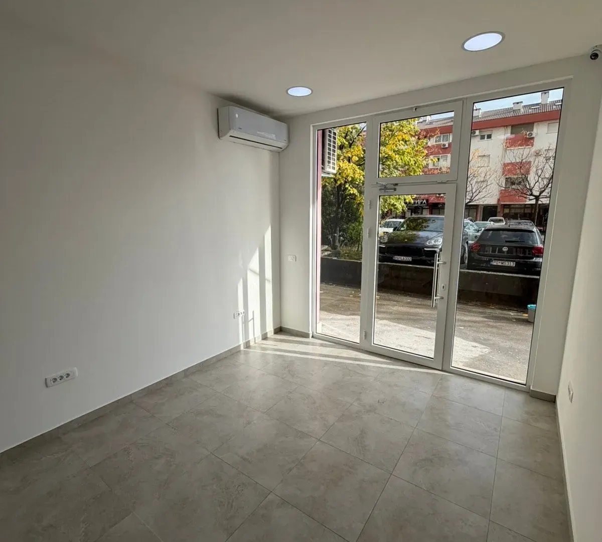Rent, office space, 57m², Krivi Most, Podgorica