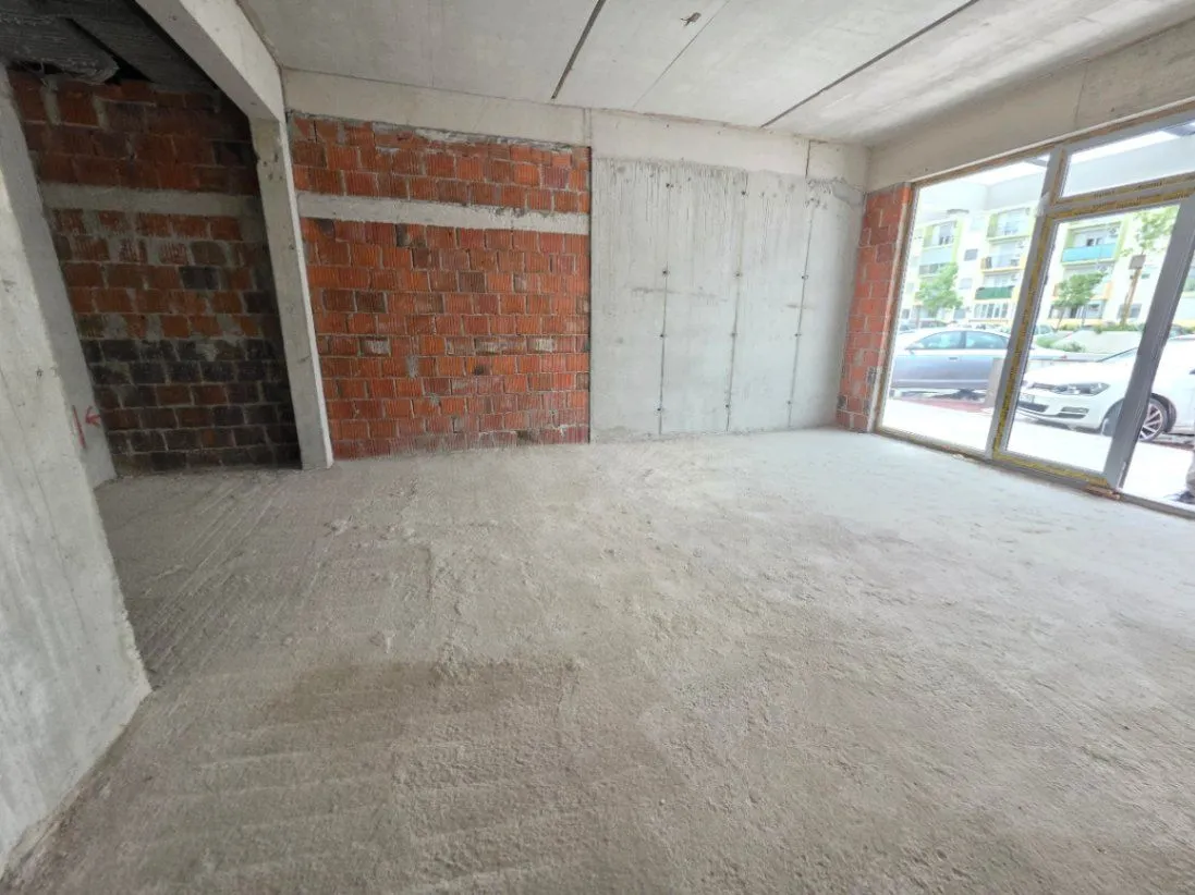 Izdavanje, poslovni prostor, 43m², Pobrežje, Podgorica