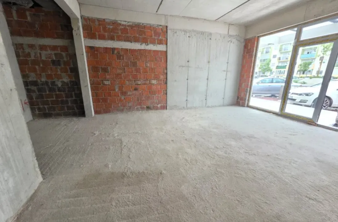 Izdavanje, poslovni prostor, 43m², Pobrežje, Podgorica