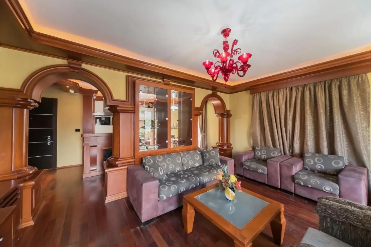 Prodaja, dvosoban stan, 80m², Dobrota, Kotor