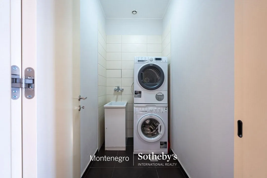 Rent, three bedroom apartment, 204m², Kod Capital Plaze, Podgorica