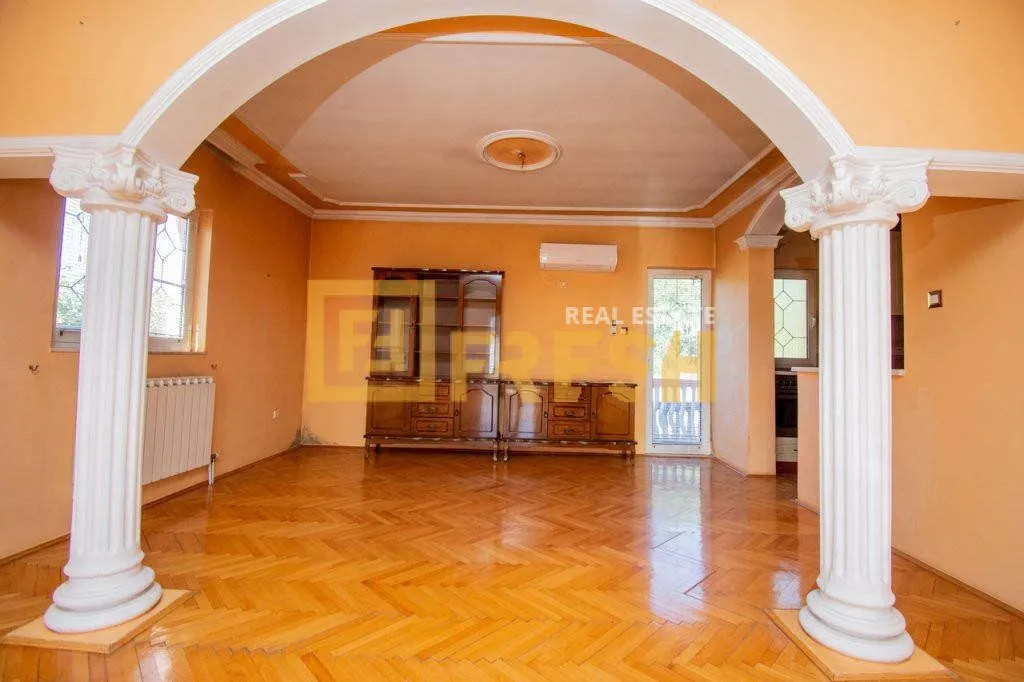 Rent, house, 300m², Zabjelo, Podgorica