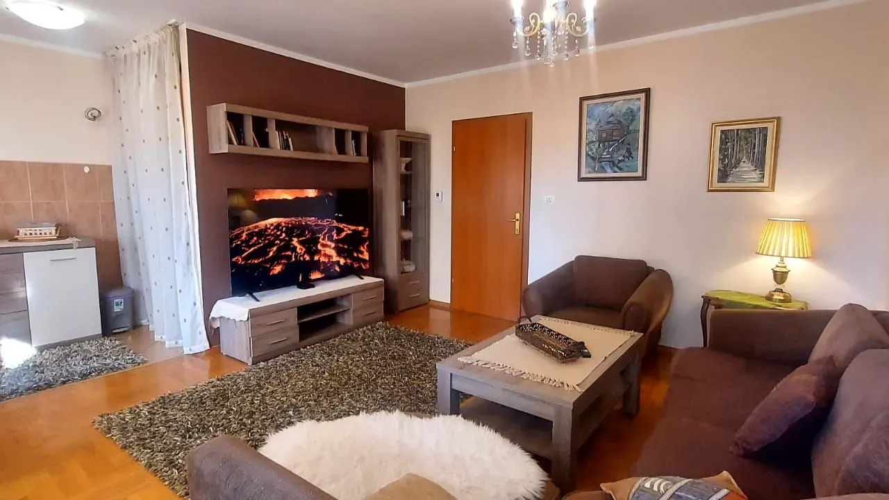 Izdavanje, dvosoban stan, 72m², Momišići, Podgorica