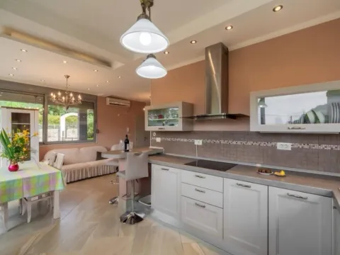 Prodaja, kuća, 274m², Buljarica, Budva - image 2