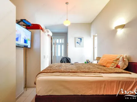 Sale, house, 220m², Tivat, Crna Gora - image 9