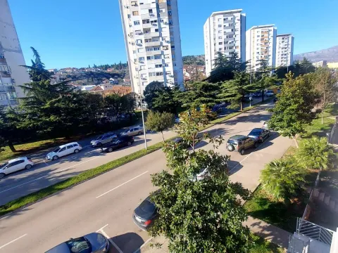 Izdavanje, dvosoban stan, 72m², Momišići, Podgorica - image 2