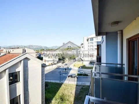 Izdavanje, dvosoban stan, 75m², Vezirov Most, Podgorica - image 10