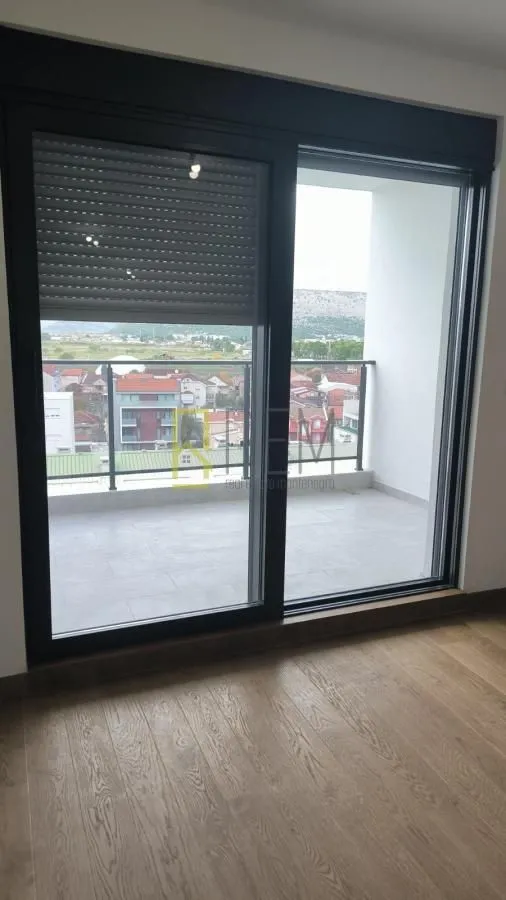 Prodaja, trosoban stan, 127m², Tološka šuma, Podgorica