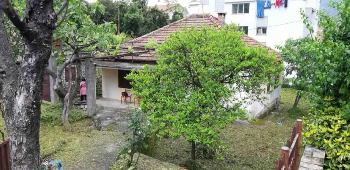 Prodaja, plac, 700m², Kotor, Crna Gora