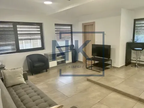 Izdavanje, poslovni prostor, 150m², Centar, Podgorica - image 2