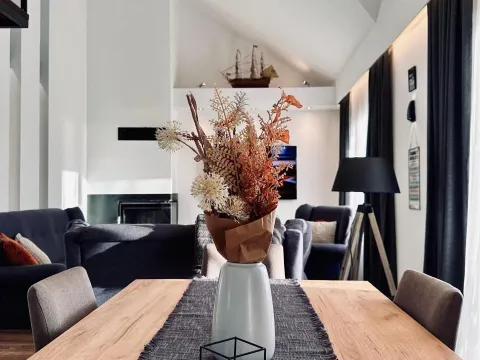 Izdavanje, trosoban stan, 130m², Tivat, Crna Gora - image 17