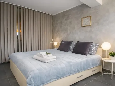 Sale, two bedroom apartment, 54m², Dobrota, Kotor - image 4