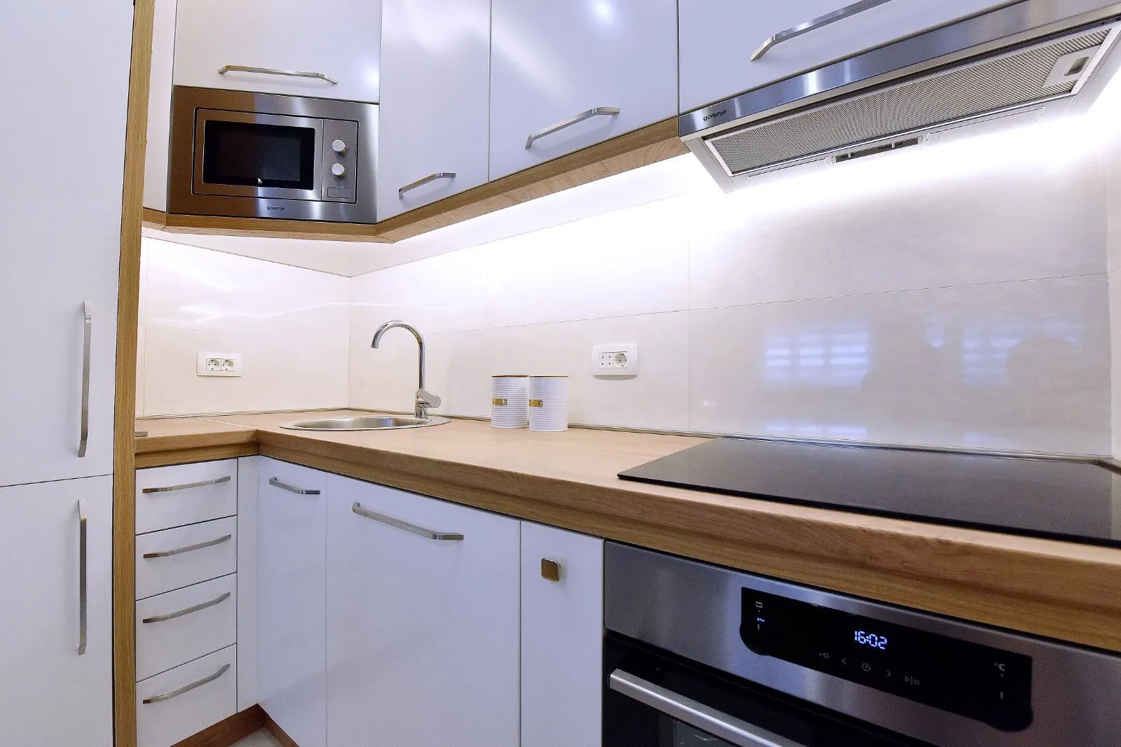 Izdavanje, jednosoban stan, 50m², Central Point, Podgorica