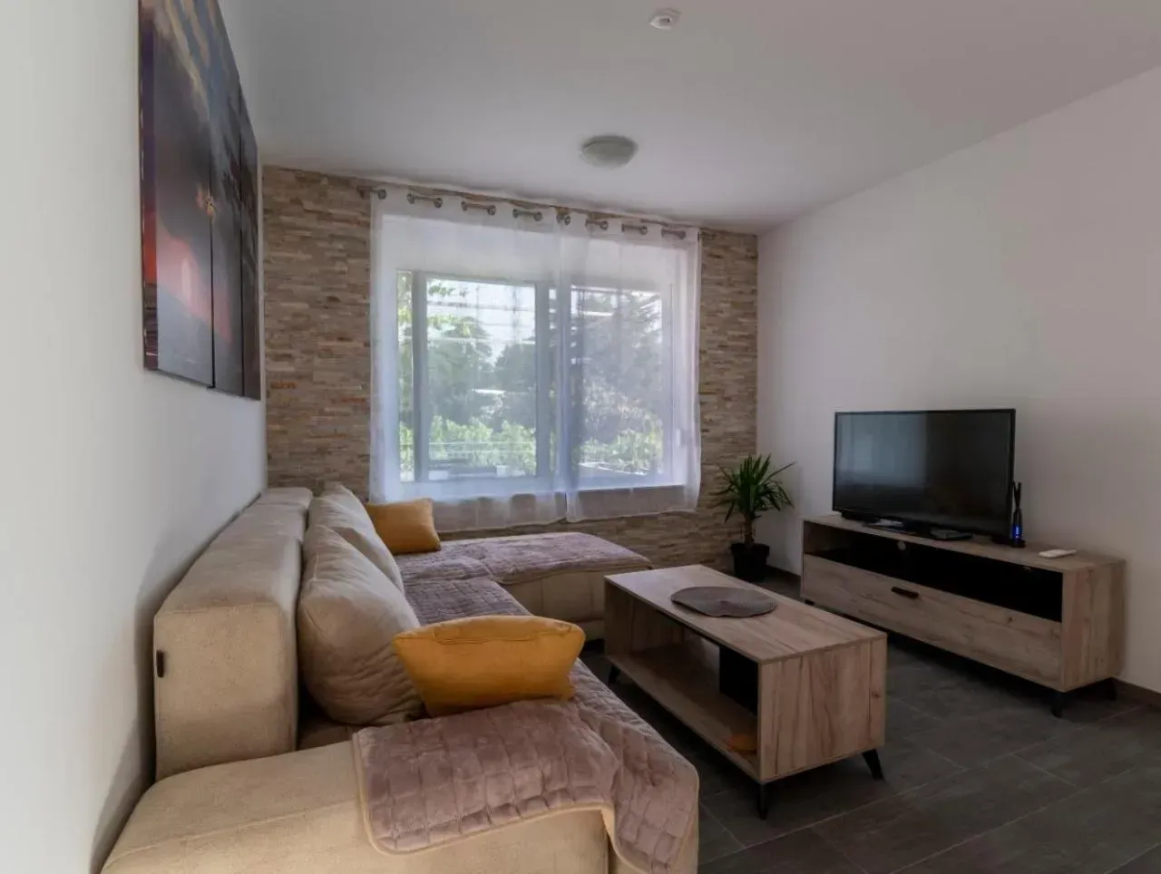 Rent, one bedroom apartment, 67m², Petrovac, Budva