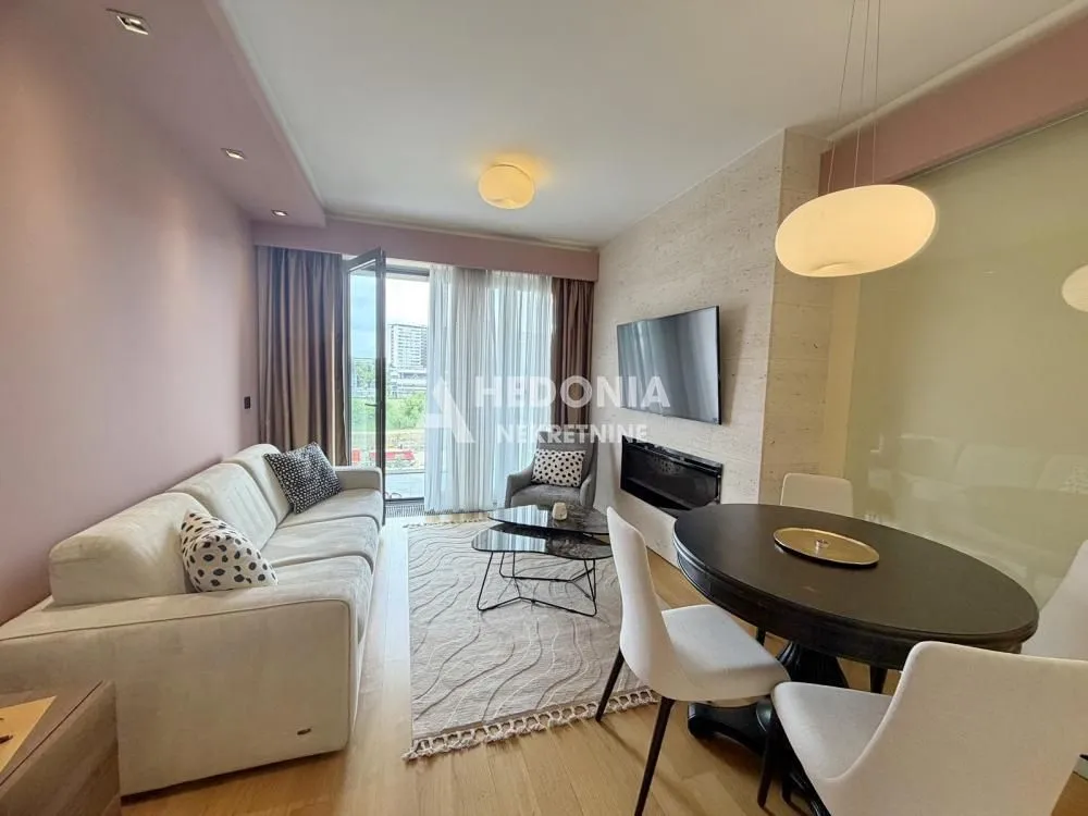 Izdavanje, dvosoban stan, 51m², Novi Beograd Blok 65, Novi Beograd Sve Podlokacije
