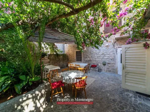 Prodaja, kuća, 321m², Prčanj, Kotor - image 20