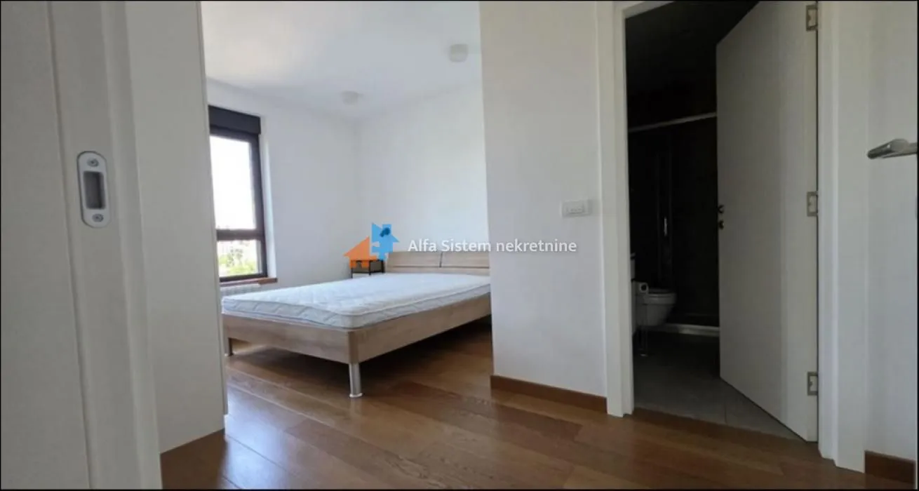 Izdavanje, četvorosoban stan, 98m², Vračar Sve Podlokacije, Beograd