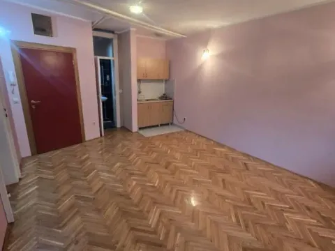 Izdavanje, poslovni prostor, 40m², Bulevar Oslobodjenja, Novi Sad Sve Podlokacije
