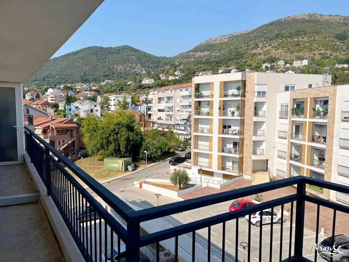 Prodaja, trosoban stan, 99m², Tivat, Crna Gora