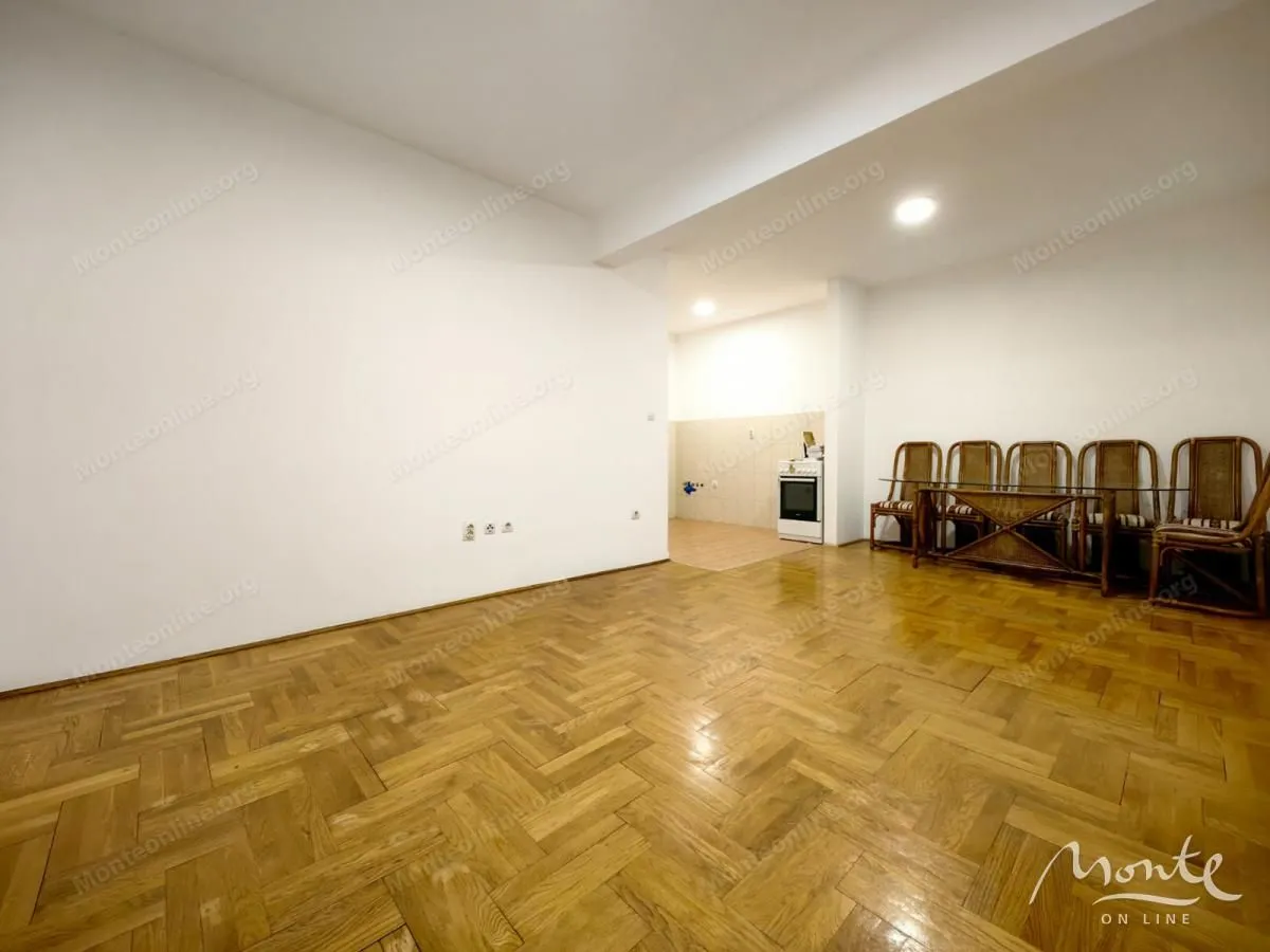 Prodaja, dvosoban stan, 74m², Podgorica, Crna Gora