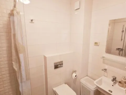 Izdavanje, jednosoban stan, 49m², City Kvart, Podgorica - image 4