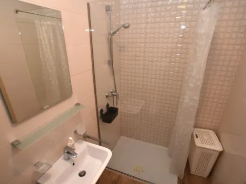 Izdavanje, jednosoban stan, 46m², City Kvart, Podgorica - image 4