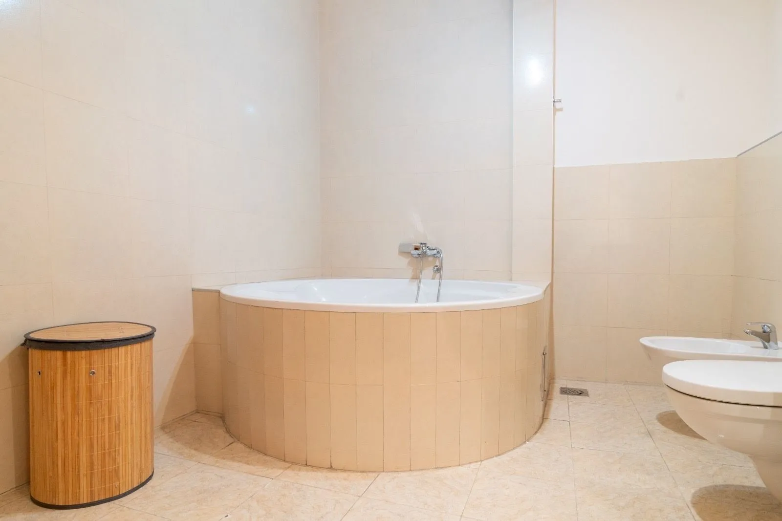Izdavanje, trosoban stan, 118m², Momišići, Podgorica
