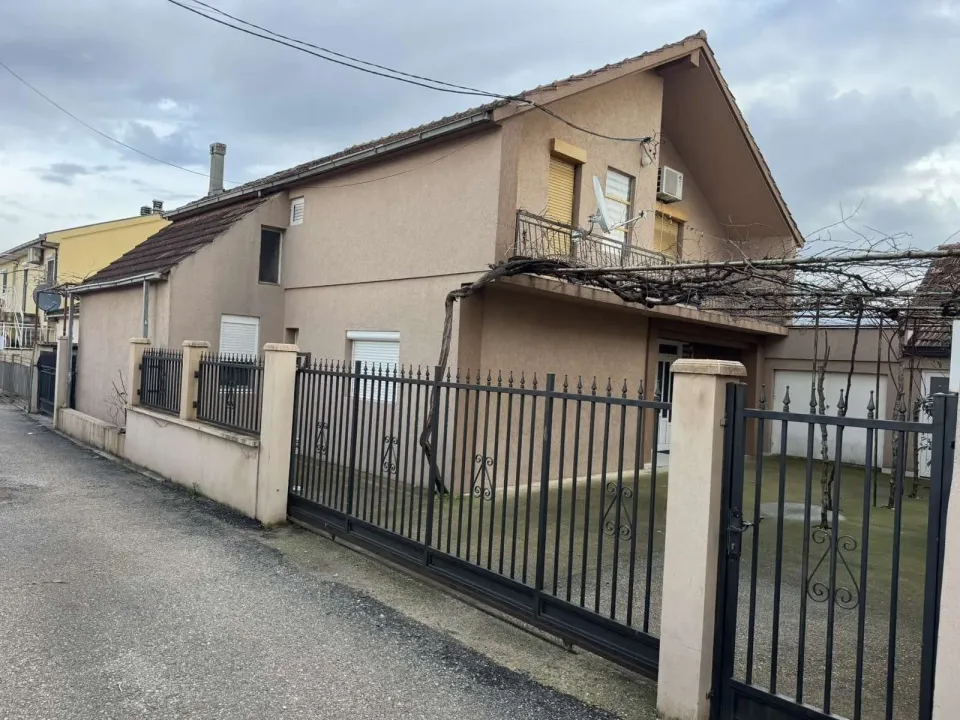 Sale, house, 150m², Konik, Podgorica