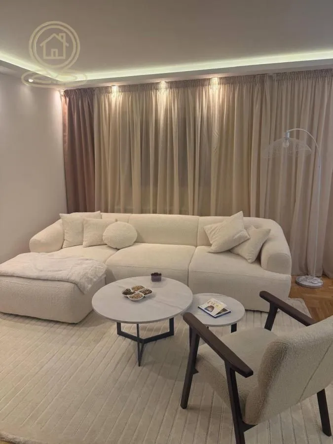 Izdavanje, dvosoban stan, 55m², Vračar Sve Podlokacije, Beograd