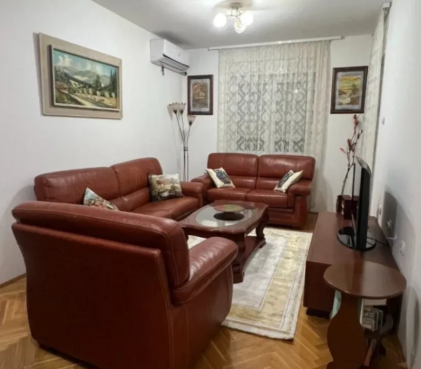 Izdavanje, jednosoban stan, 40m², Blok 9, Podgorica