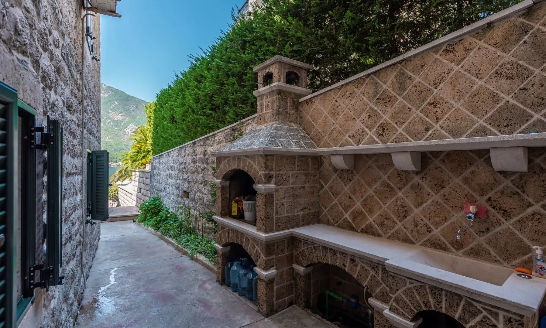 Sale, house, 400m², Dobrota, Kotor