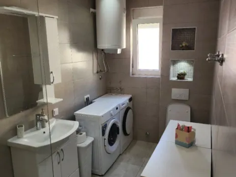 Izdavanje, trosoban stan, 150m², Centar, Tivat - image 10