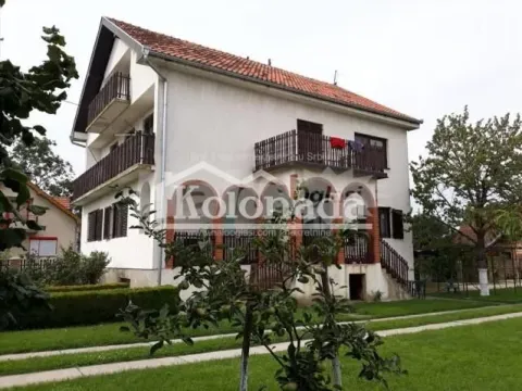 Sale, house, 377m², Centar, Inđija