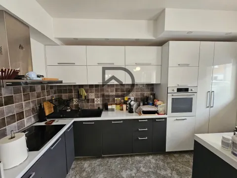 Sale, house, 226m², Blok 6, Podgorica - image 15