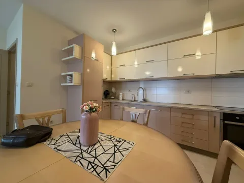 Prodaja, dvosoban stan, 72m², City Kvart, Podgorica - image 5