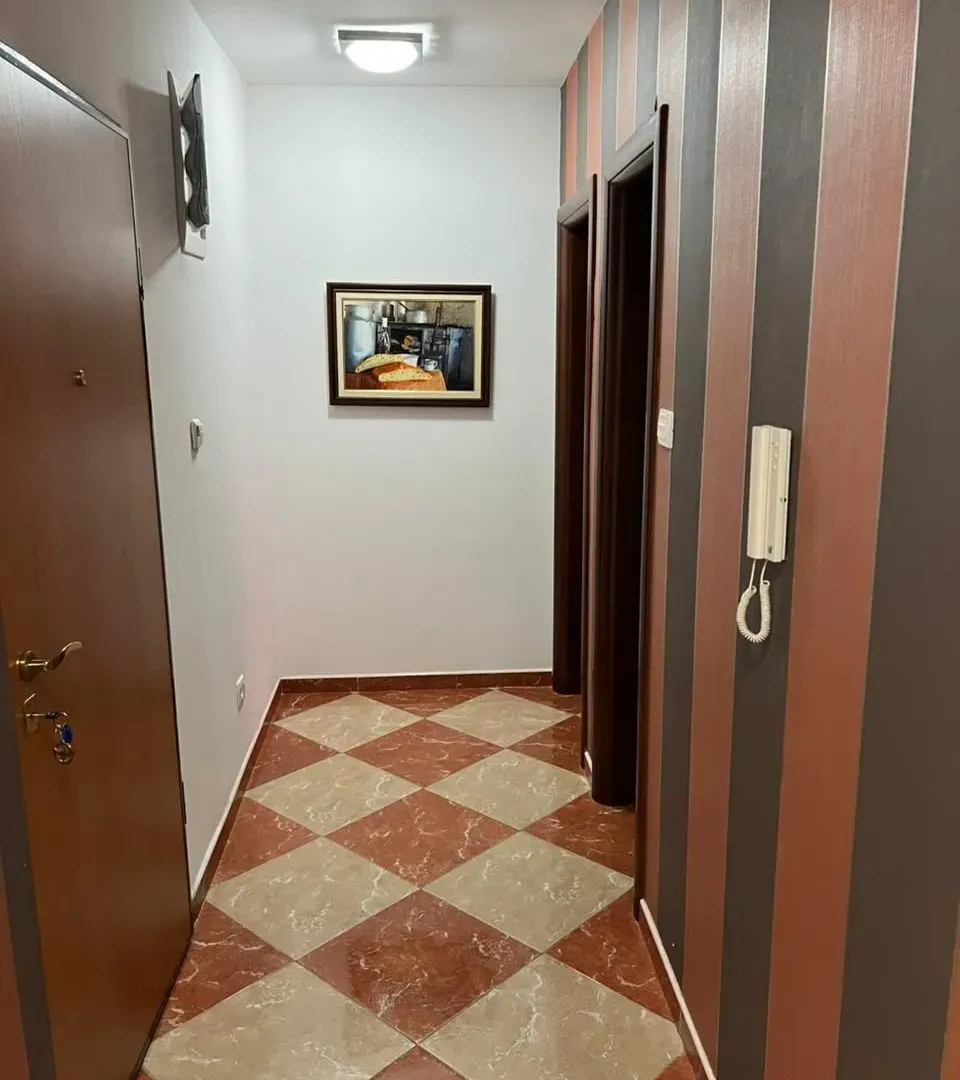 Izdavanje, trosoban stan, 80m², City Kvart, Podgorica