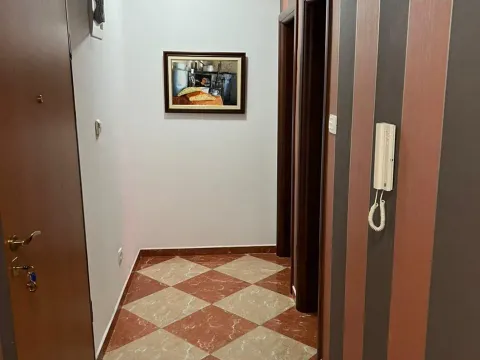 Izdavanje, trosoban stan, 80m², City Kvart, Podgorica - image 6