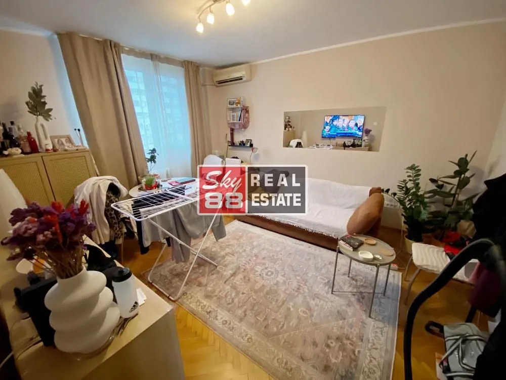 Sale, two bedroom apartment, 40m², Kalenić Pijaca, Vračar Sve Podlokacije