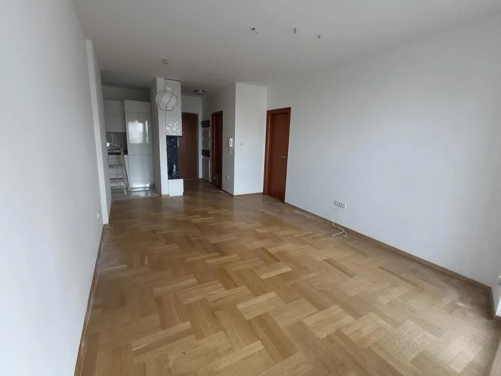 Izdavanje, jednosoban stan, 45m², Lekino Brdo, Voždovac Sve Podlokacije